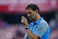 GRANADA, SPAIN - APRIL 16:  Head coach Tony Adams of Granada CF points as his team warm up before the La Liga match between Granada CF and Real Club Celta de Vigo at Estadio Nuevo Los Carmenes on April 16, 2017 in Granada, Spain.  (Photo by Gonzalo Arroyo Moreno/Getty Images)